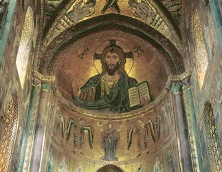 Ansicht der Apsis, die Christus Pantokrator und die betende Jungfrau umgeben von Erzengeln darstellt, 1148 (Mosaik)